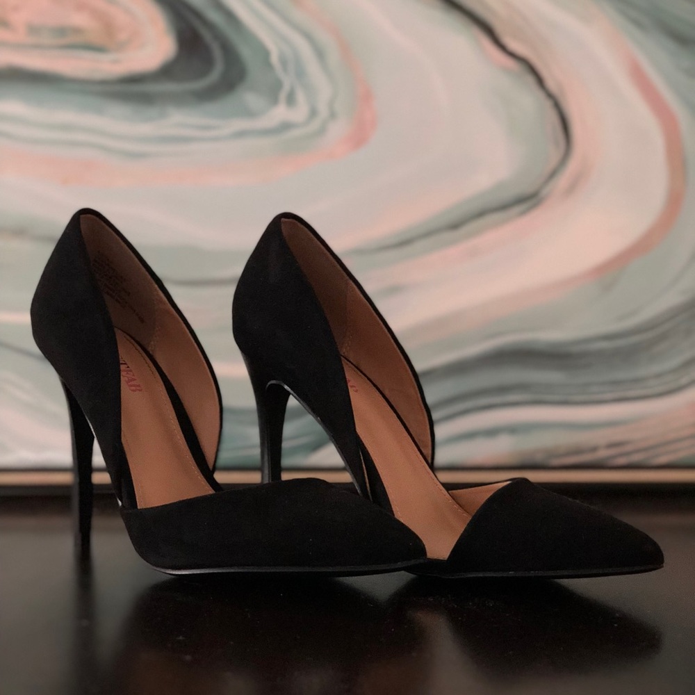 Black Pumps